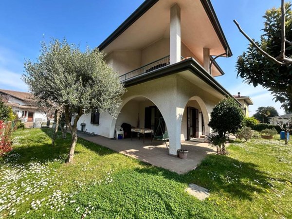 casa indipendente in vendita a Gorla Maggiore