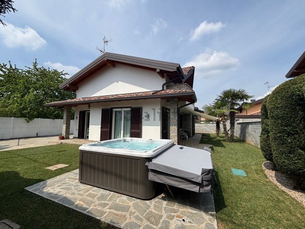 casa indipendente in vendita a Gorla Maggiore