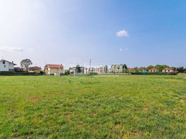 terreno edificabile in vendita a Gorla Maggiore