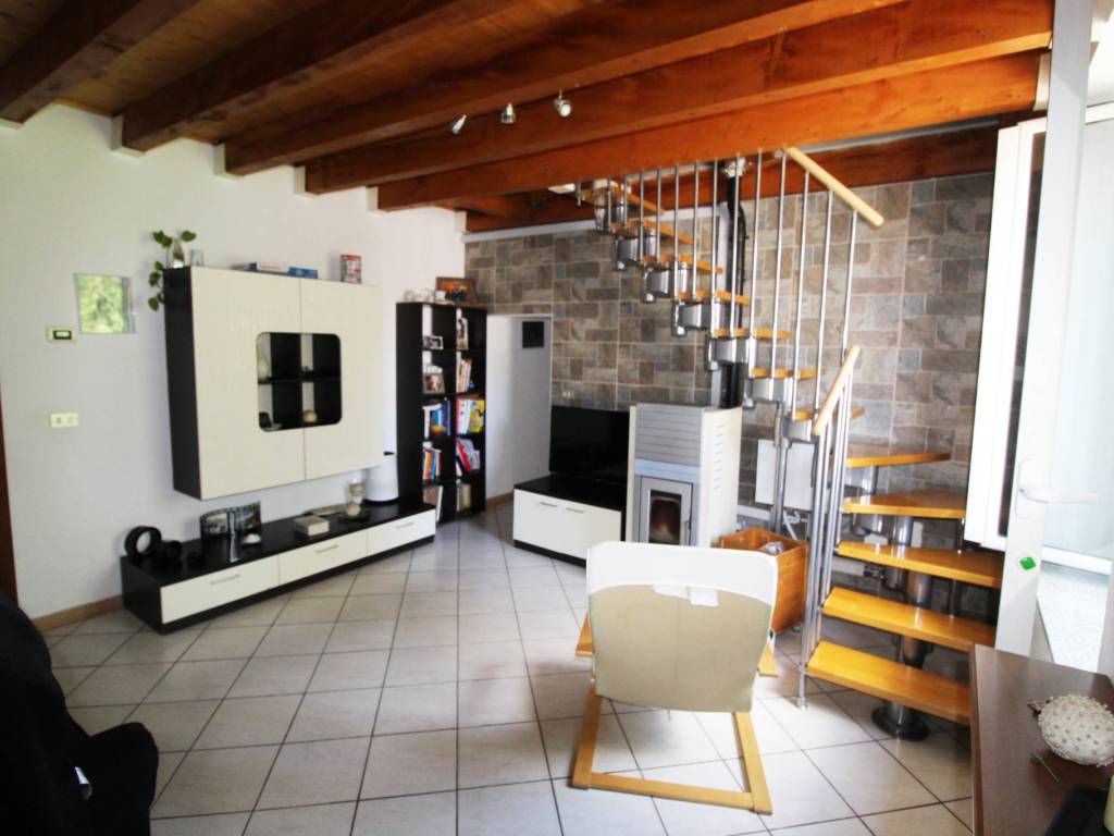 appartamento in vendita a Gorla Minore