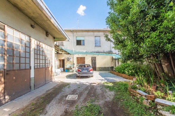 appartamento in vendita a Gorla Minore