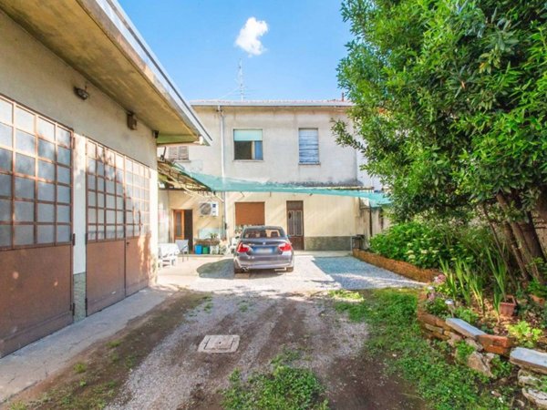 appartamento in vendita a Gorla Minore