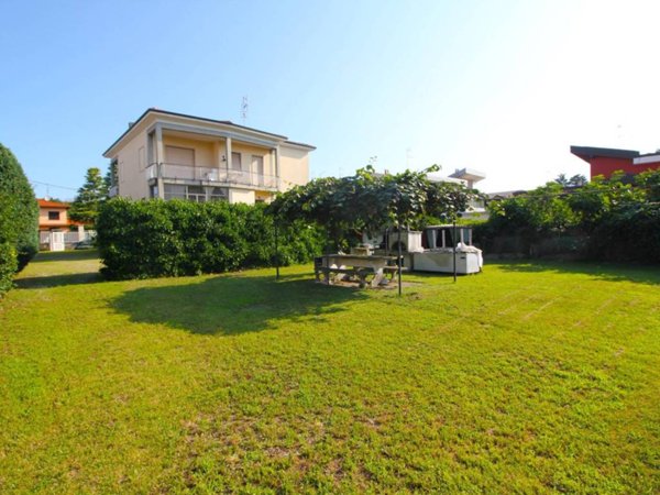 casa indipendente in vendita a Gorla Minore