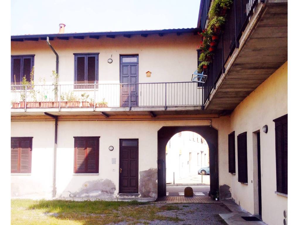 intera palazzina in vendita a Gorla Minore