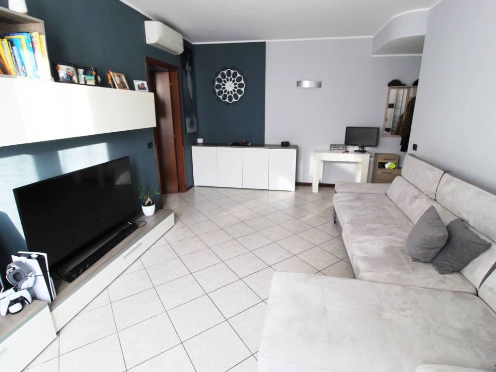 appartamento in vendita a Gorla Minore