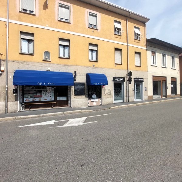 negozio in vendita a Gorla Minore