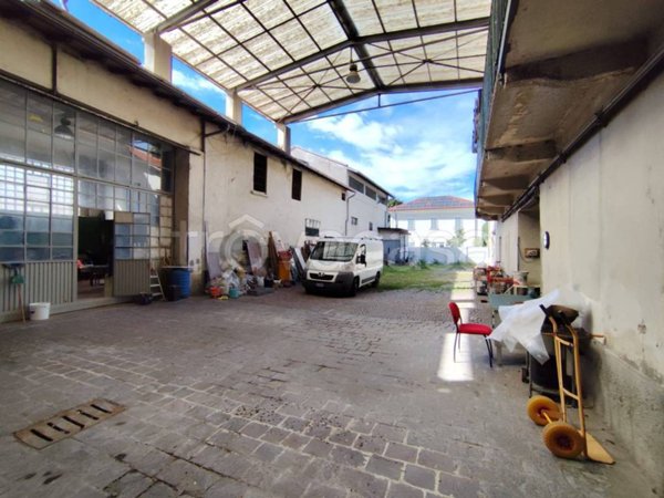 locale commerciale in vendita a Gorla Minore