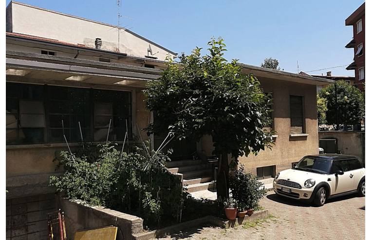 casa indipendente in vendita a Gorla Minore