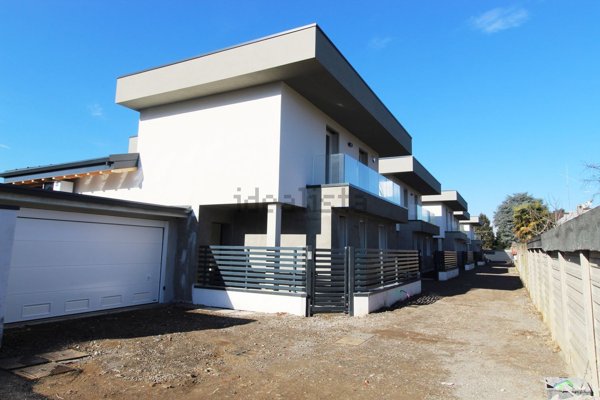 casa indipendente in vendita a Gorla Minore