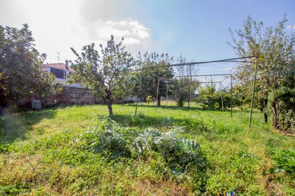 terreno edificabile in vendita a Gorla Minore