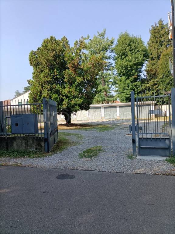 locale commerciale in vendita a Gorla Minore