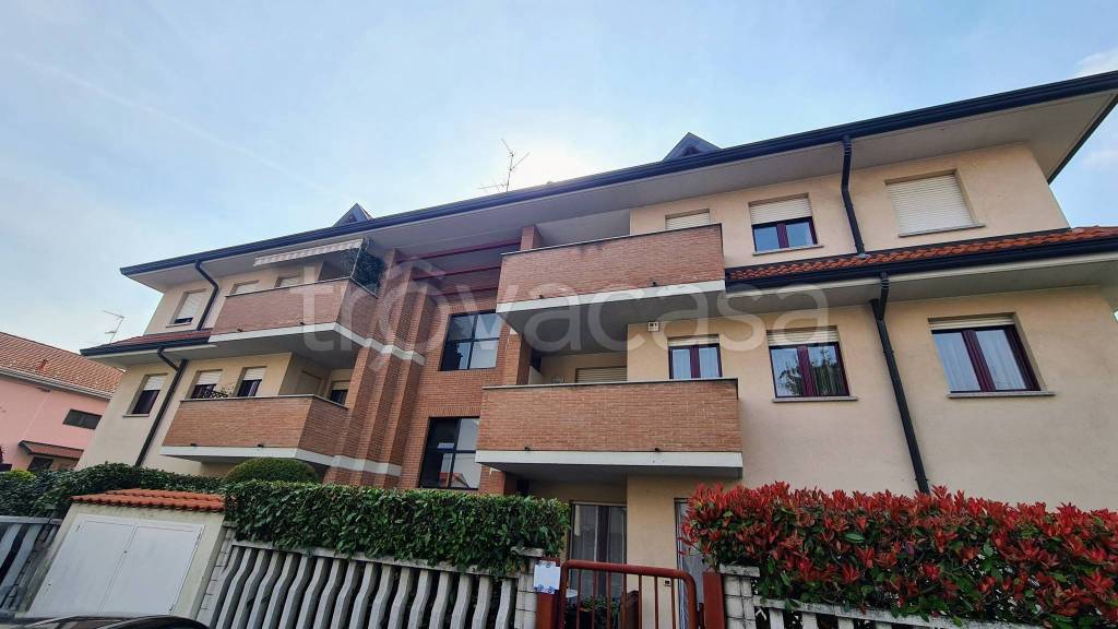 appartamento in vendita a Gorla Minore