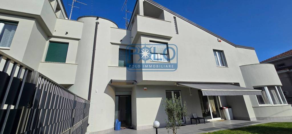 casa indipendente in vendita a Gorla Minore