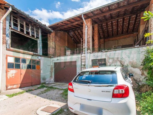 casa indipendente in vendita a Gorla Minore