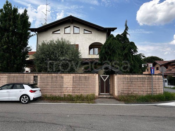 casa indipendente in vendita a Gorla Minore