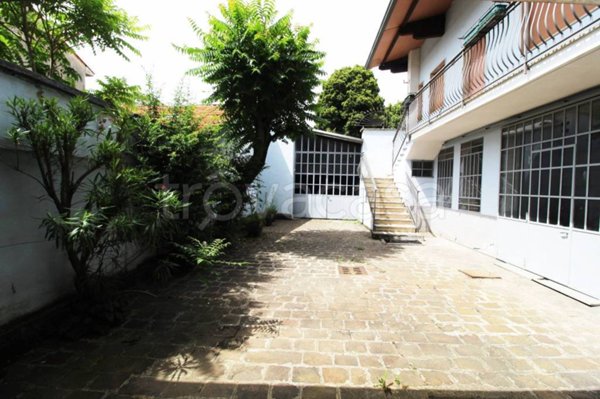 appartamento in vendita a Gorla Minore in zona Prospiano
