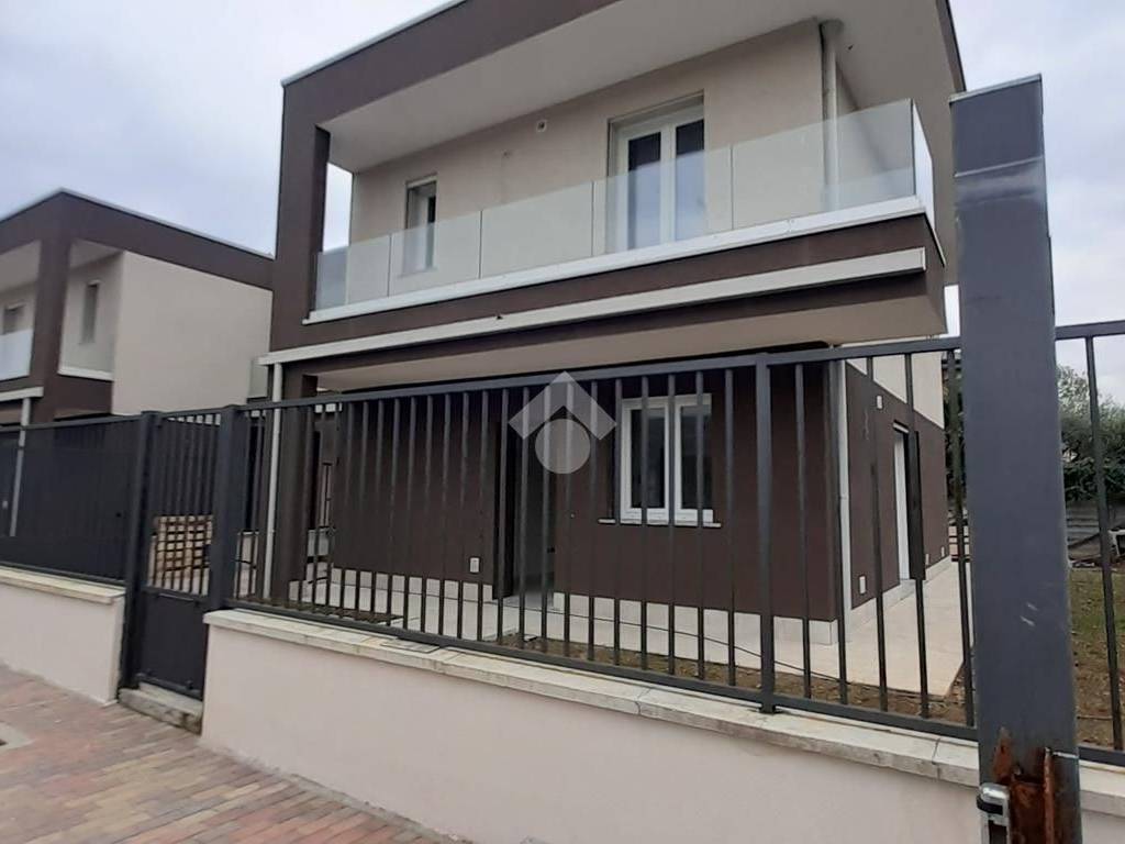 casa indipendente in vendita a Gorla Minore