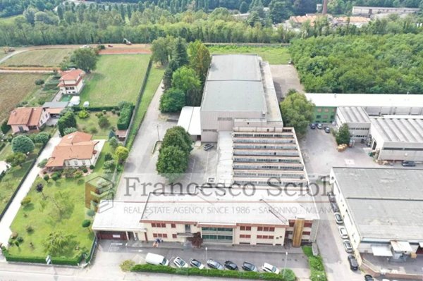 capannone in vendita a Gorla Minore