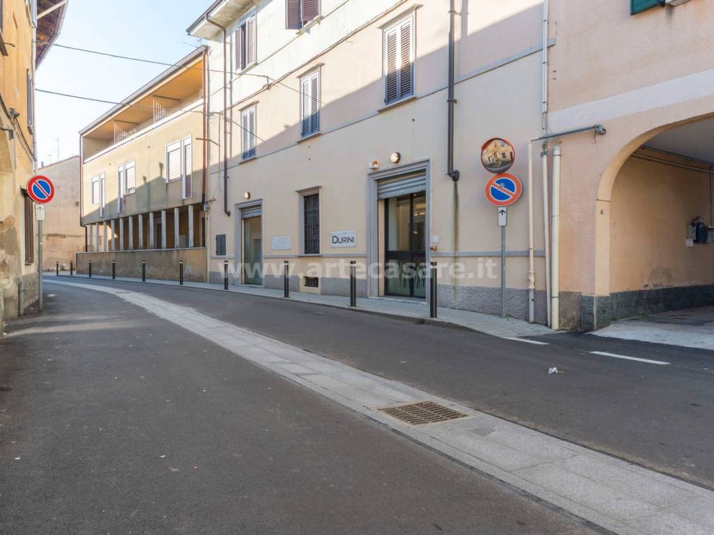 negozio in vendita a Gorla Minore