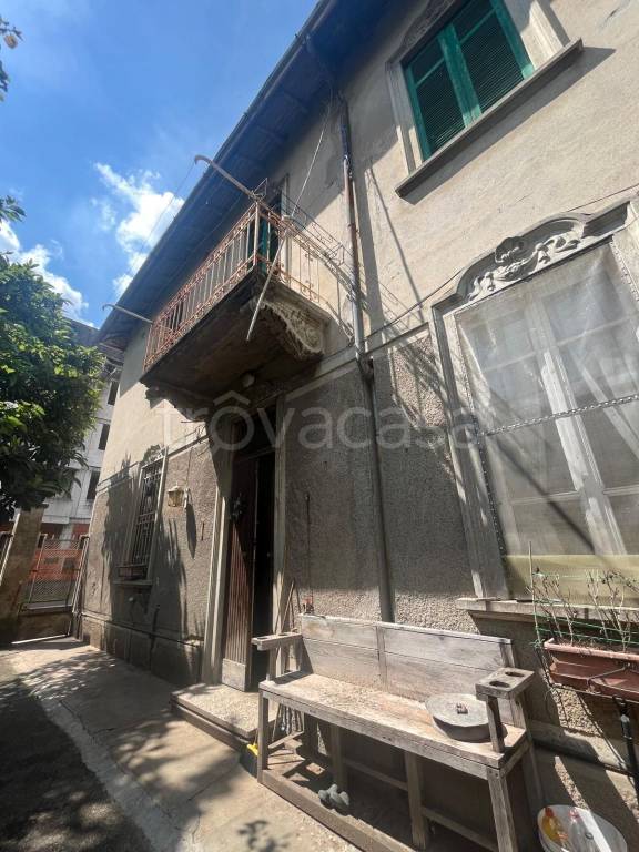 casa indipendente in vendita a Gorla Minore