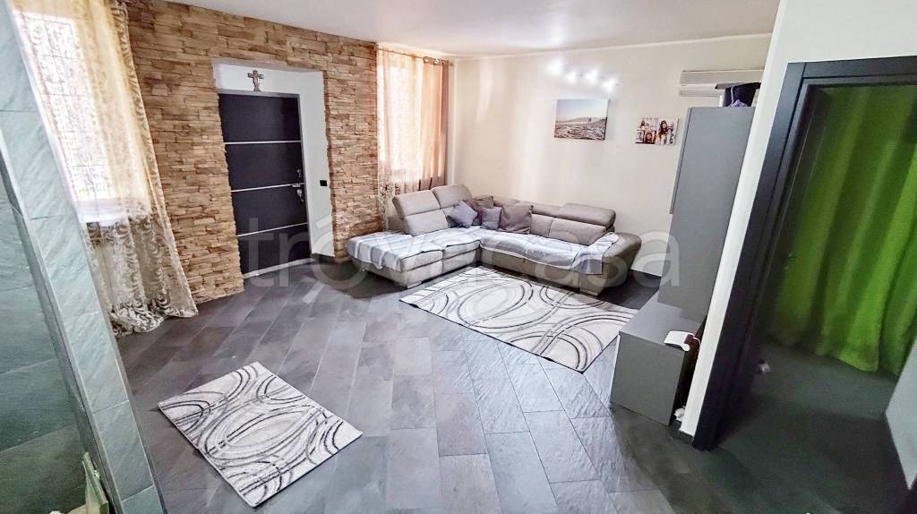 appartamento in vendita a Gorla Minore