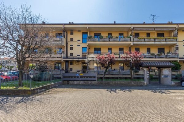 appartamento in vendita a Gorla Minore