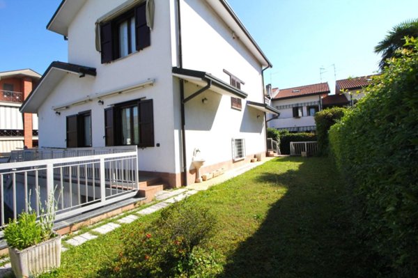 casa indipendente in vendita a Gorla Minore