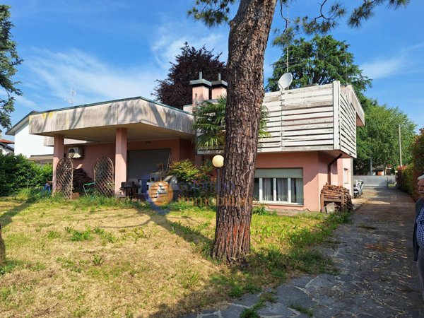 casa indipendente in vendita a Gorla Minore