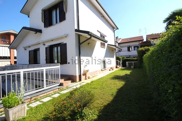casa indipendente in vendita a Gorla Minore