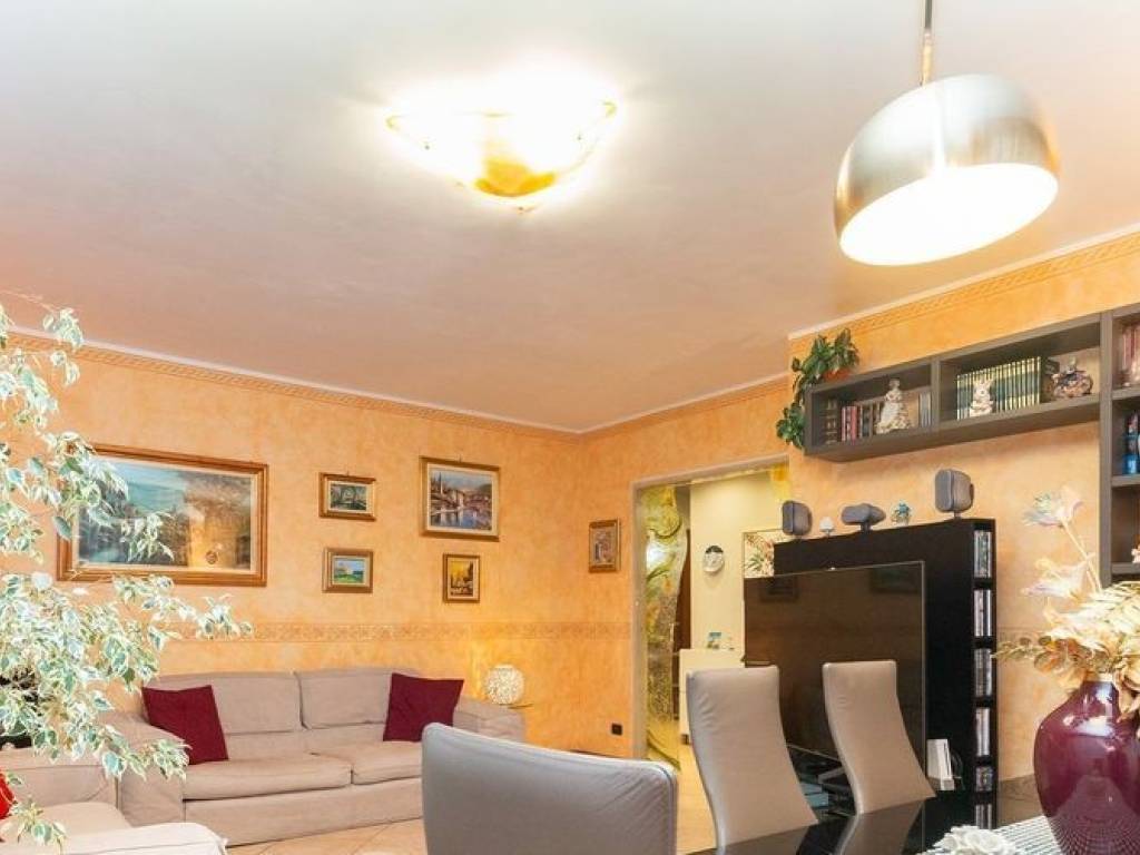 appartamento in vendita a Gorla Minore