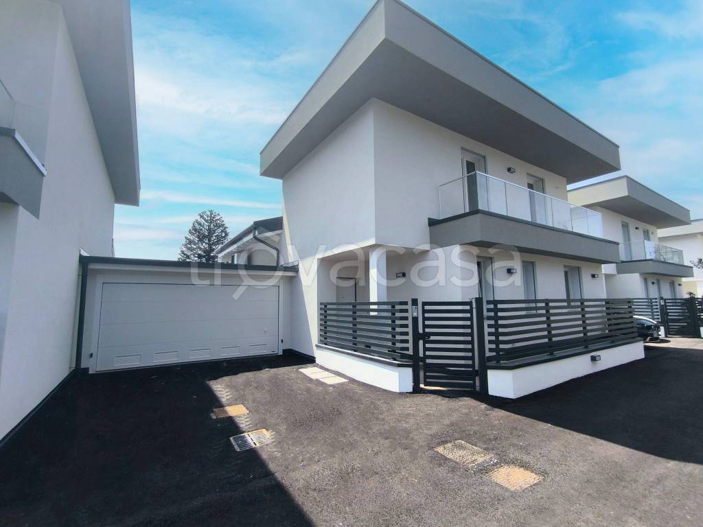 casa indipendente in vendita a Gorla Minore
