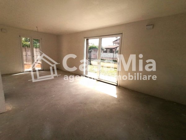 casa indipendente in vendita a Gorla Minore