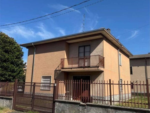 casa indipendente in vendita a Gorla Minore