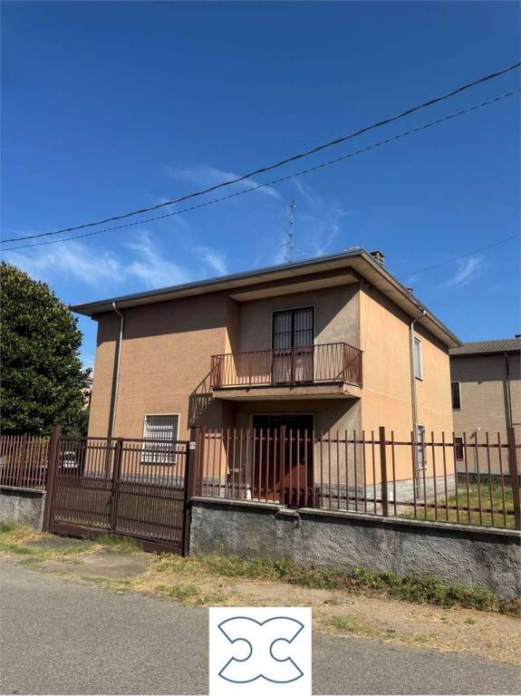 casa indipendente in vendita a Gorla Minore