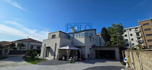 casa indipendente in vendita a Gorla Minore