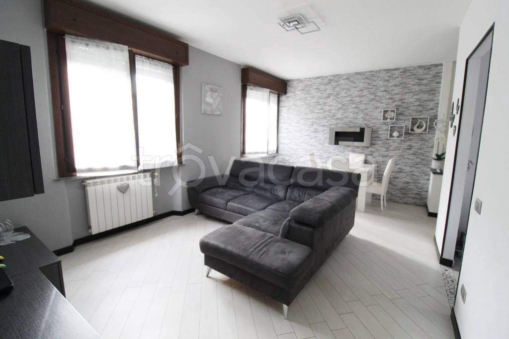 appartamento in vendita a Gorla Minore