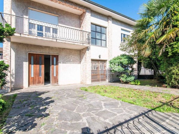 casa indipendente in vendita a Gorla Minore