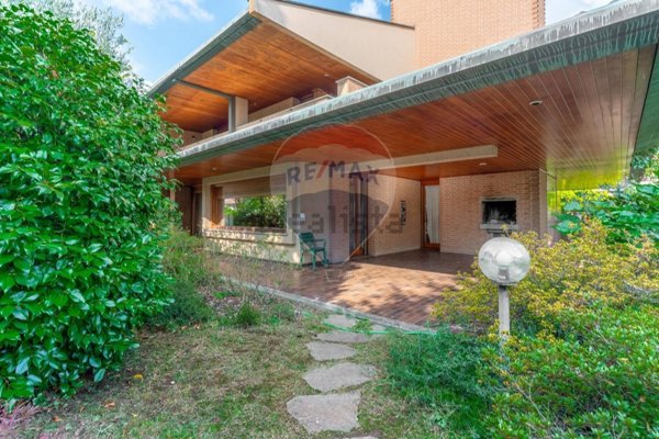 casa indipendente in vendita a Gorla Minore