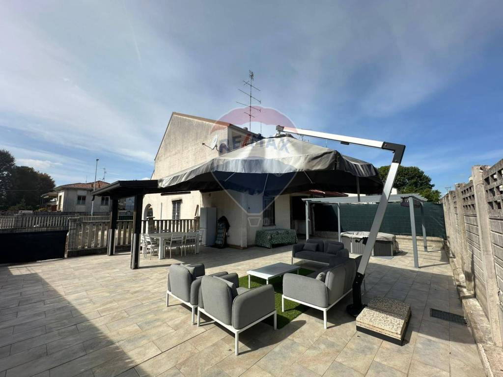 casa indipendente in vendita a Gorla Minore