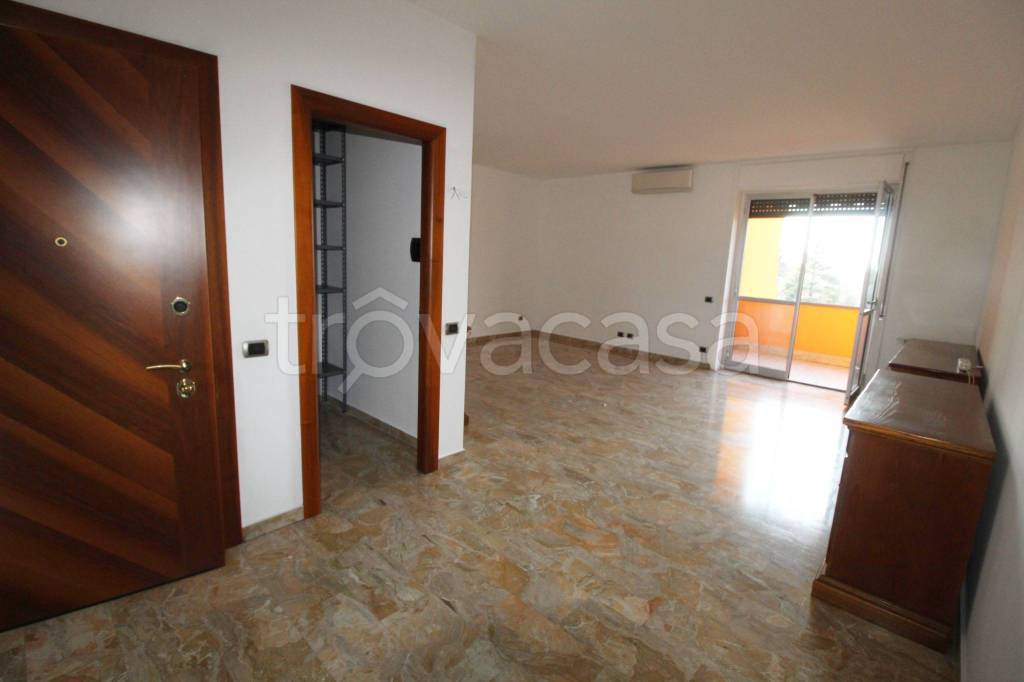 appartamento in vendita a Gorla Minore