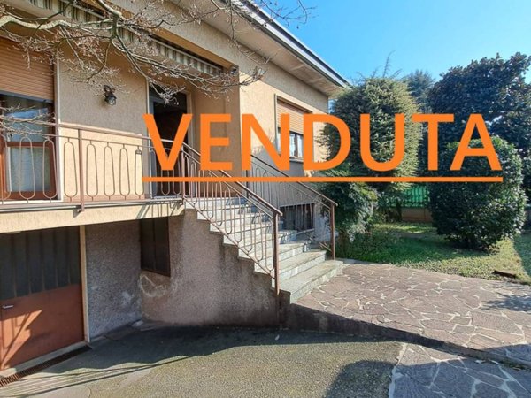casa indipendente in vendita a Gorla Minore