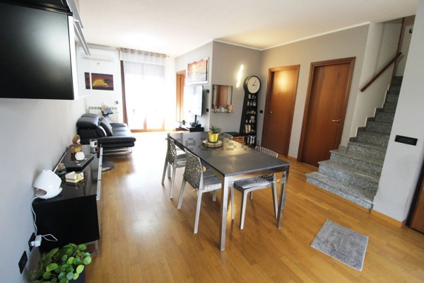 casa indipendente in vendita a Gorla Minore