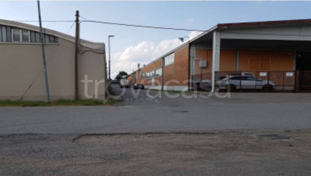 locale commerciale in vendita a Gorla Minore