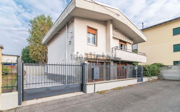 casa indipendente in vendita a Gorla Minore