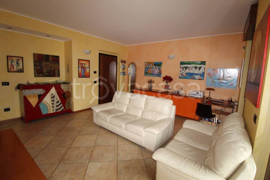 appartamento in vendita a Gorla Minore