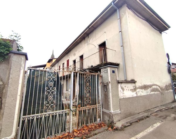 casale in vendita a Gorla Minore