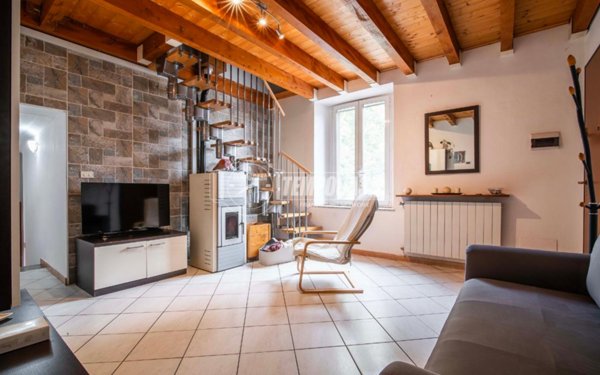 appartamento in vendita a Gorla Minore