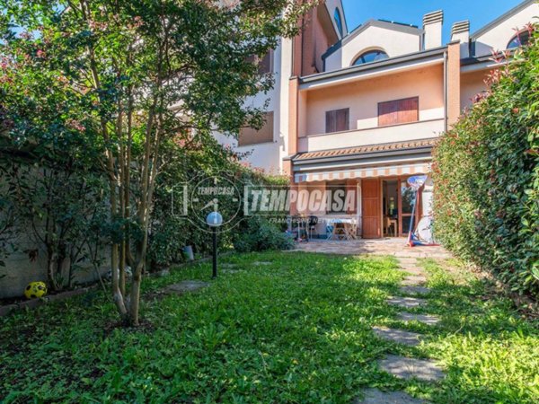 casa indipendente in vendita a Gorla Minore