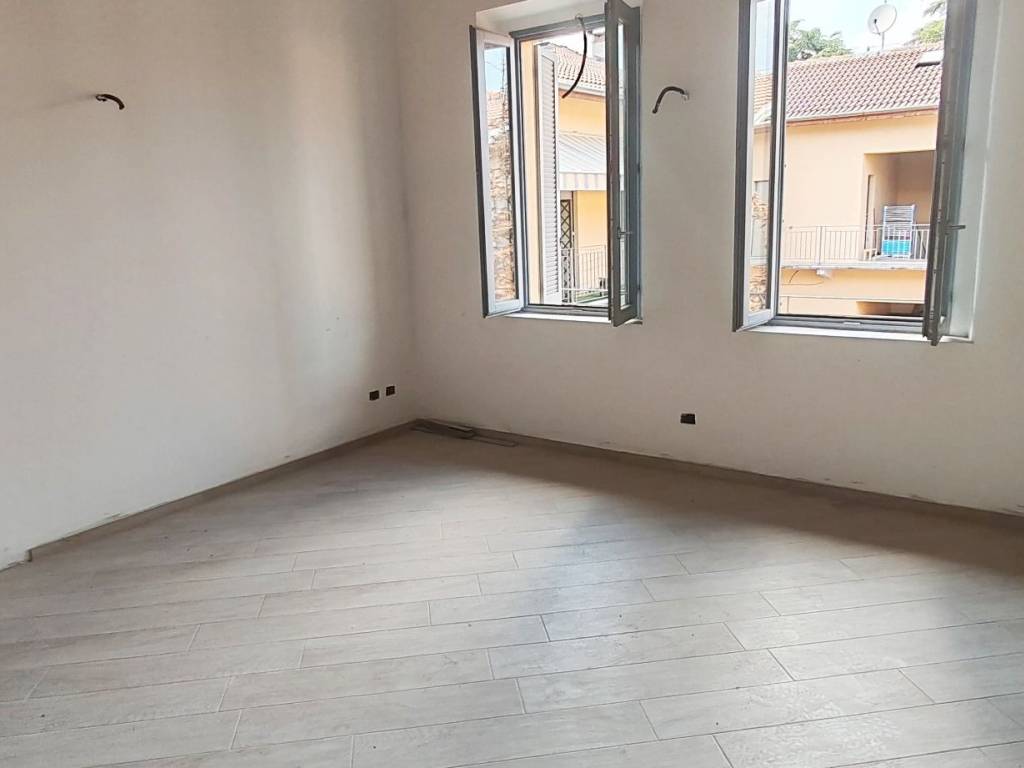 appartamento in vendita a Gorla Minore