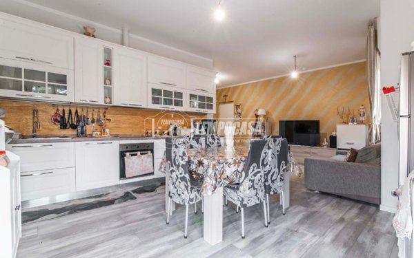 appartamento in vendita a Gorla Minore